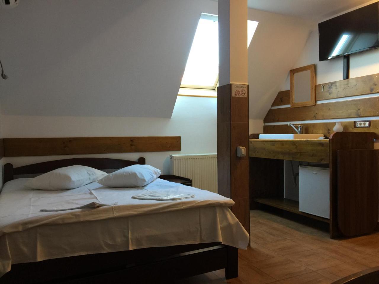 Pension Green Park Брашов Екстер'єр фото